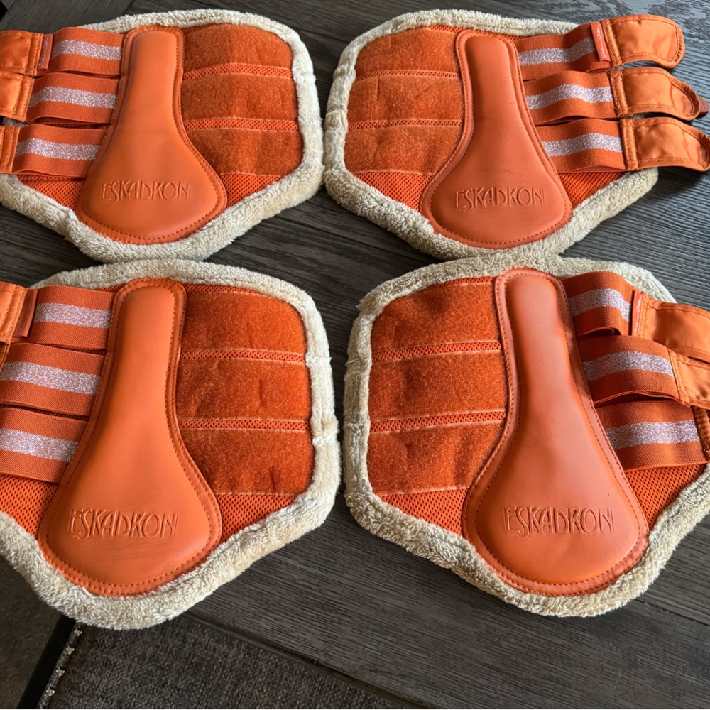 Eskadron Brush boots